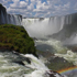 滝壺にボートで飛び込む - イグアスの滝（ブラジル・アルゼンチン国境）
